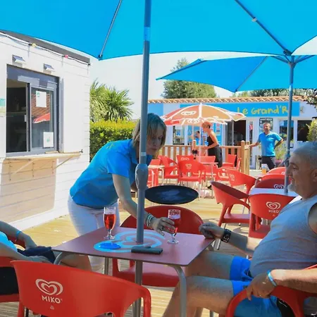 Mobil-home Avec Terrasse - 4 Personnes, 2 A - Api-1-52-1481 营地 *